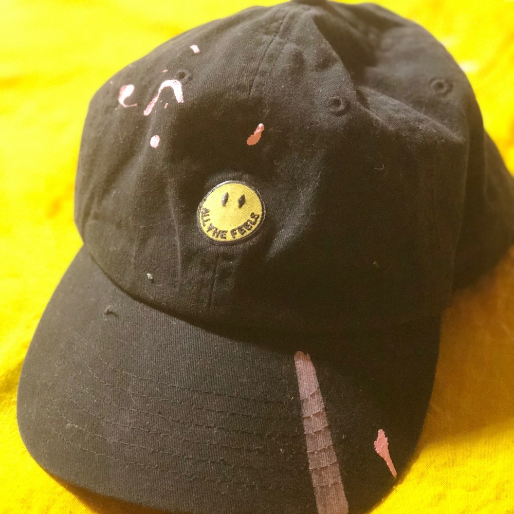 ⚡️A Smiley Face Embroidered Dad Cap⚡️